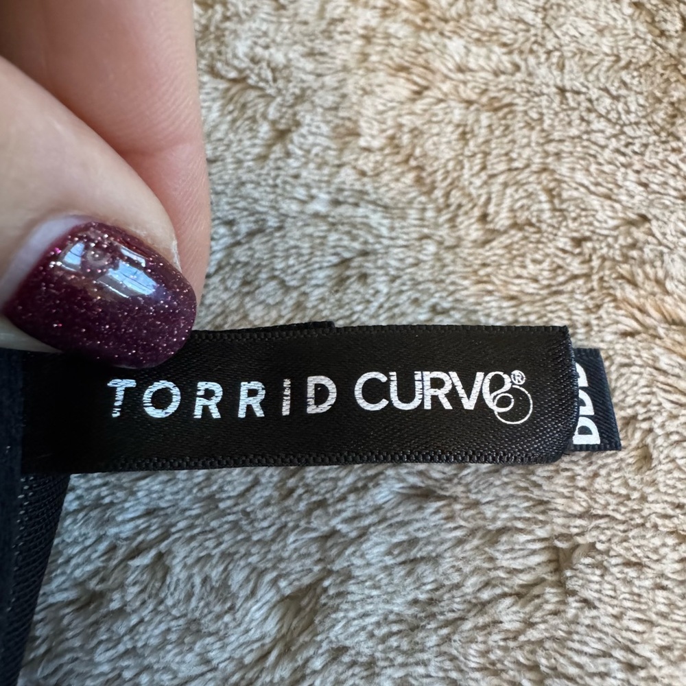 Torrid Curve Black Floral and Skull Bra Size 40 DDD - Picture 8 of 9